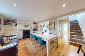 Fantastic 3 Bed House with patio - 4mins to tube